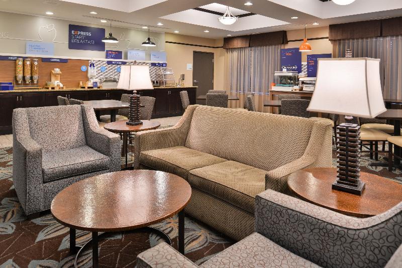 Holiday Inn Express & Suites Emporia Northwest By Ihg Exterior foto